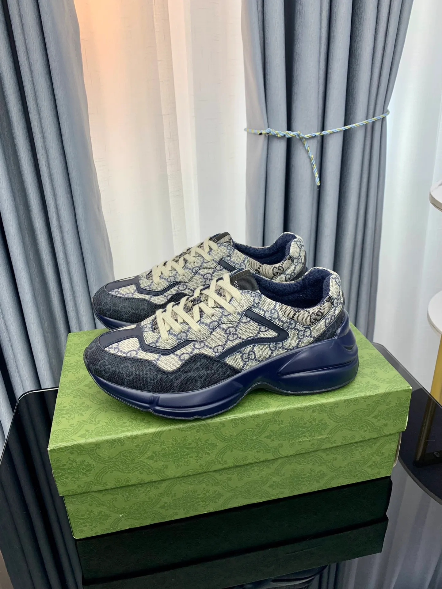 👟👟Ex-factory price 480👟👟 Gucci dad shoes for couples, distressed leather horn-shaped retro jogging shoes. The Balenciaga grandpa trend has subsided, ushering in GUCCI dad shoes, the trend leader in the fashion industry. The original shoes are molded and the original last is made by the Italian handmade foundry! [Gucci original dad shoes] Original surface: imported calfskin! Lining: Grade A hybrid lambskin! Outsole: The highest restoration sole T👟👟Ex-factory price U material plus wear-resistant foam (anti-wear cushioning) ivory leather processed with distressed effect The sole is 5cm high! The comfort level is excellent, killing all high-end versions on the market! Original logo outsole! 👣Size: Women’s size 35-40. Men's size 38-45. Women's heel with 🈚️logo! Men's heel with 🈶️logo!